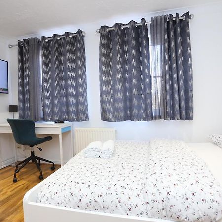 Fabulous Room With En-Suite Bathroom And Shared Kitchen Thamesmead  Екстериор снимка