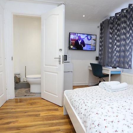 Fabulous Room With En-Suite Bathroom And Shared Kitchen Thamesmead  Екстериор снимка