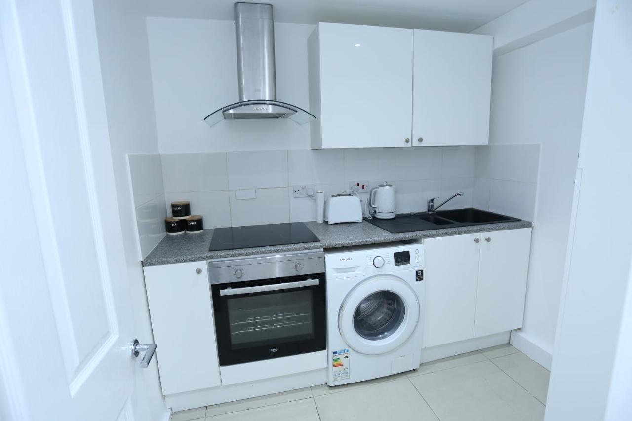 Fabulous Room With En-Suite Bathroom And Shared Kitchen Thamesmead  Екстериор снимка