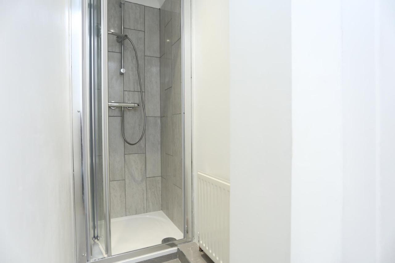 Fabulous Room With En-Suite Bathroom And Shared Kitchen Thamesmead  Екстериор снимка