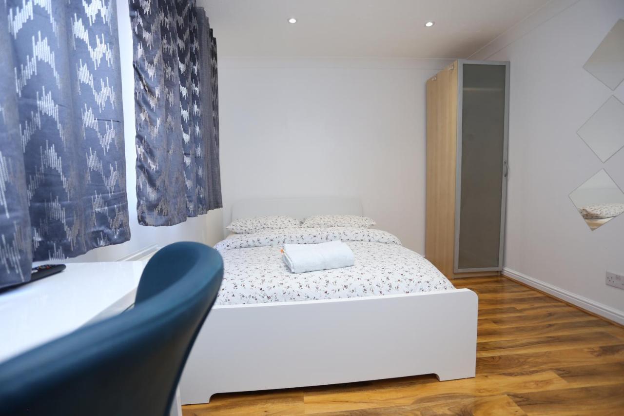 Fabulous Room With En-Suite Bathroom And Shared Kitchen Thamesmead  Екстериор снимка
