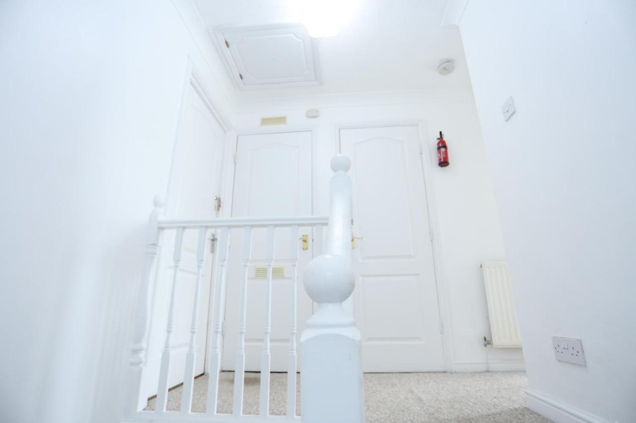 Fabulous Room With En-Suite Bathroom And Shared Kitchen Thamesmead  Екстериор снимка